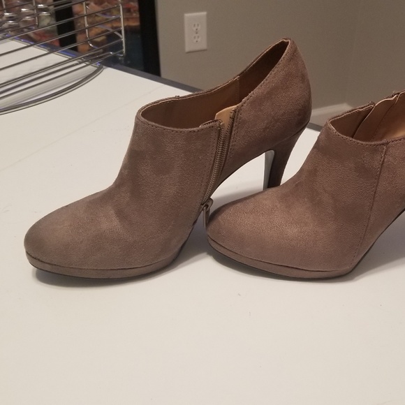 Platform Bootie -Taupe - 8.5M - Picture 2 of 5